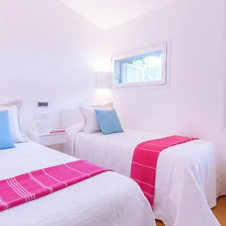 Apartment With Sea View And Pool Girona