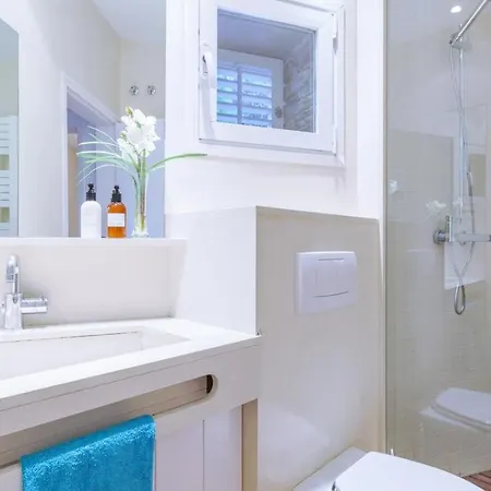 With Sea View And Pool Apartment