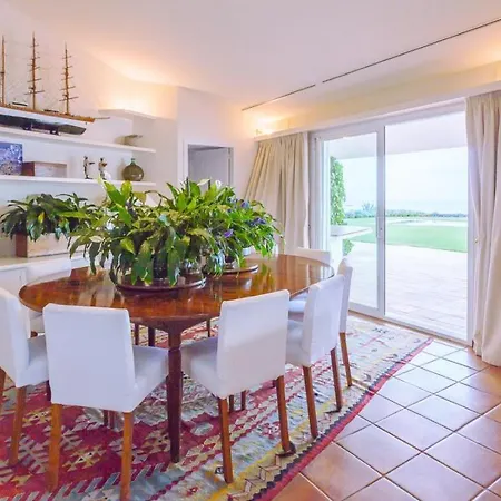 Apartment With Sea View And Pool