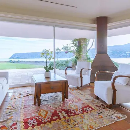 Apartment With Sea View And Pool Girona